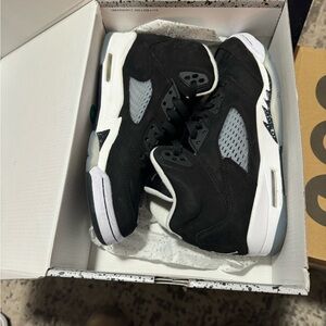 Oreo Jordan 5s. Size 7Y. Women’s 8.5. Worn once. Comes with box.